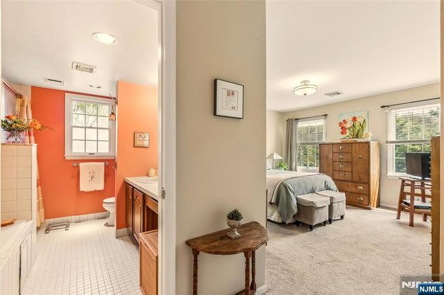 8 Quartz Lane, Paterson, NJ 07501