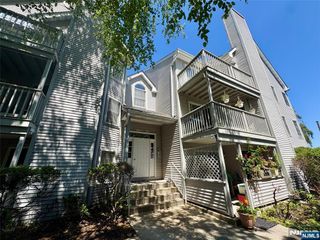 8 Quartz Lane, Paterson, NJ 07501