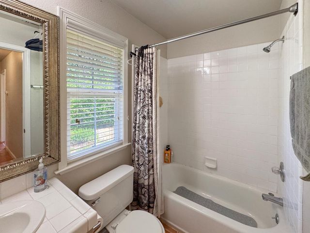 25124 Long Ct, Auburn, CA 95602