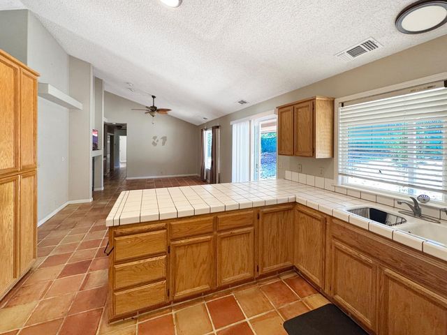 25124 Long Ct, Auburn, CA 95602