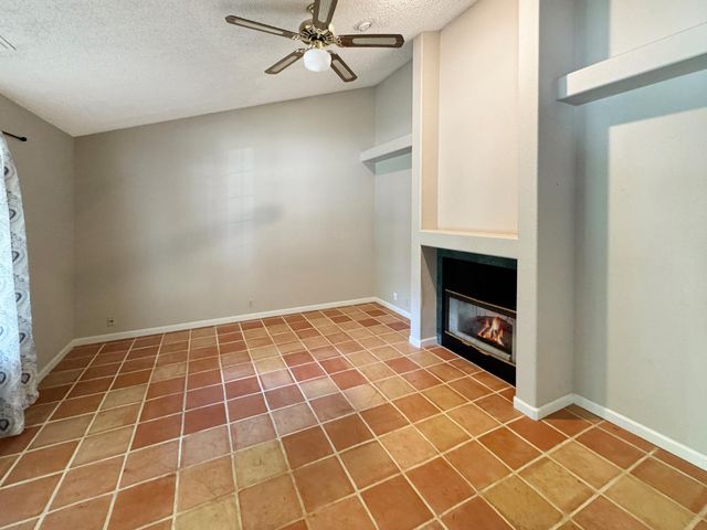 25124 Long Ct, Auburn, CA 95602