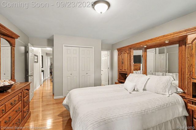 17567 Merryweather Street, Clinton Charter Township, MI 48038