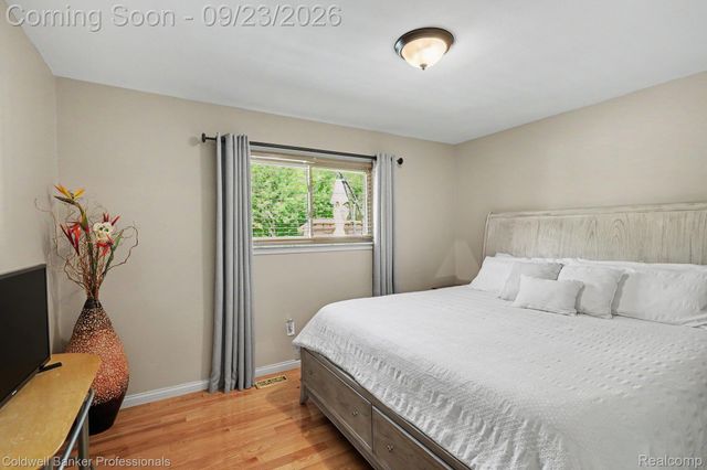 17567 Merryweather Street, Clinton Charter Township, MI 48038