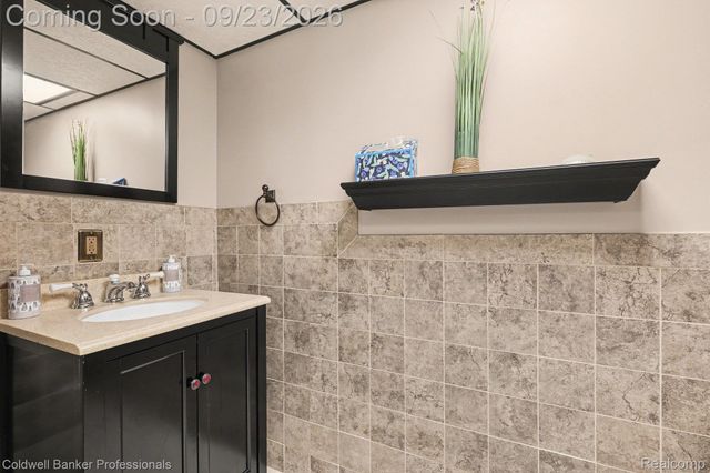 17567 Merryweather Street, Clinton Charter Township, MI 48038