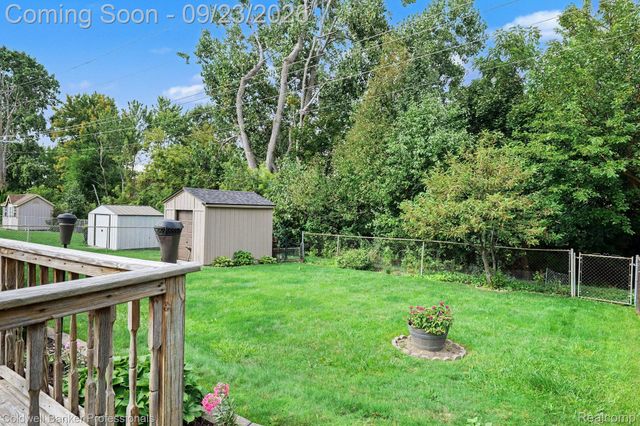17567 Merryweather Street, Clinton Charter Township, MI 48038