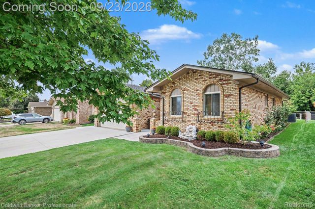 17567 Merryweather Street, Clinton Charter Township, MI 48038