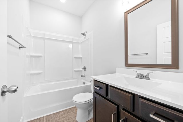 760 Tracy Ln Unit E104, Clarksville, TN 37040