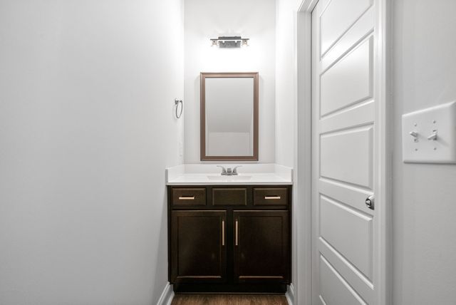 760 Tracy Ln Unit E104, Clarksville, TN 37040