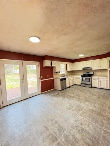 2161 Sallies Lane, Winston-salem, NC 27106