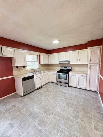 2161 Sallies Lane, Winston-salem, NC 27106