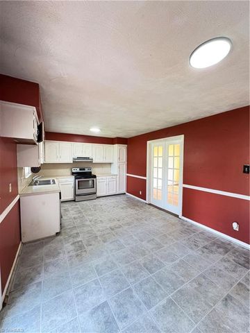 2161 Sallies Lane, Winston-salem, NC 27106