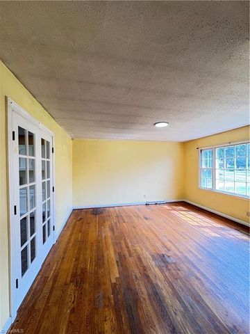 2161 Sallies Lane, Winston-salem, NC 27106