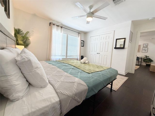 218 W 15th Street O, Houston, TX 77008