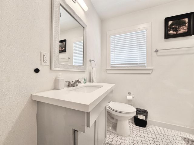 218 W 15th Street O, Houston, TX 77008