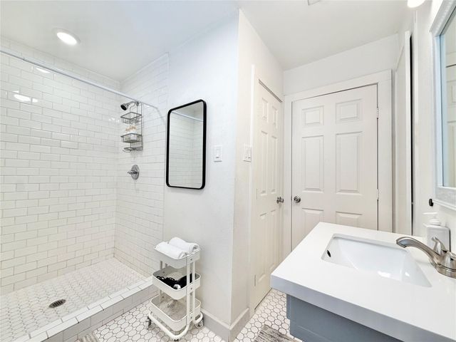218 W 15th Street O, Houston, TX 77008