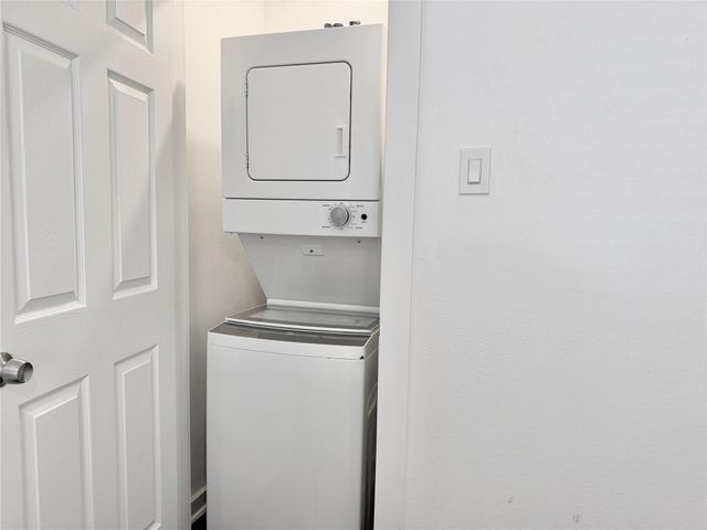 218 W 15th Street O, Houston, TX 77008