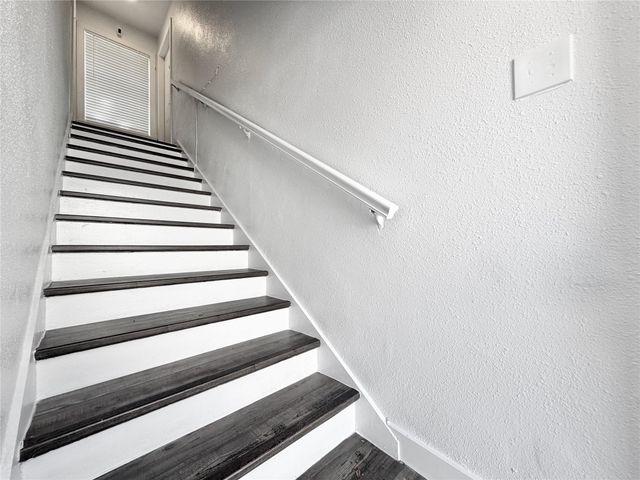 218 W 15th Street O, Houston, TX 77008