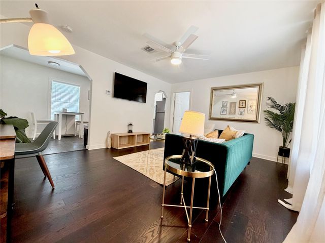 218 W 15th Street O, Houston, TX 77008
