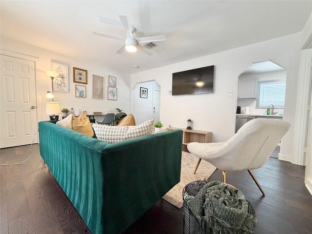 218 W 15th Street O, Houston, TX 77008