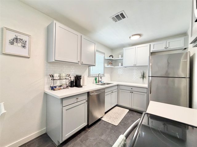 218 W 15th Street O, Houston, TX 77008