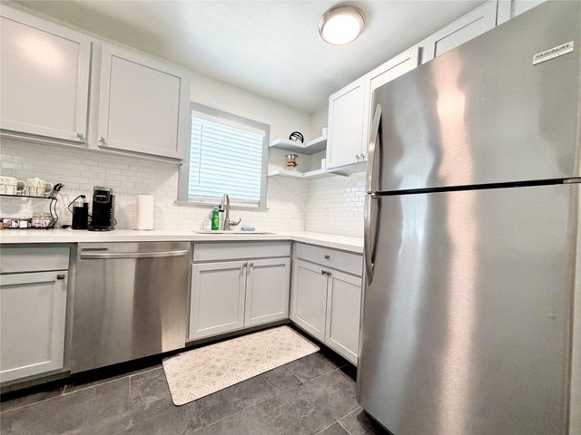 218 W 15th Street O, Houston, TX 77008
