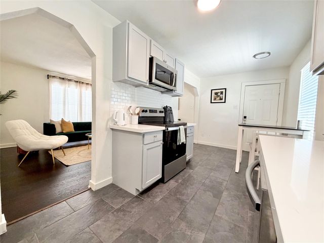 218 W 15th Street O, Houston, TX 77008