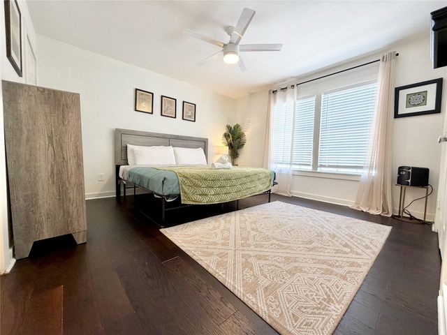 218 W 15th Street O, Houston, TX 77008