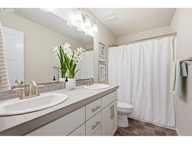 2621 Nw SHADDEN Dr, Mc Minnville, OR 97128