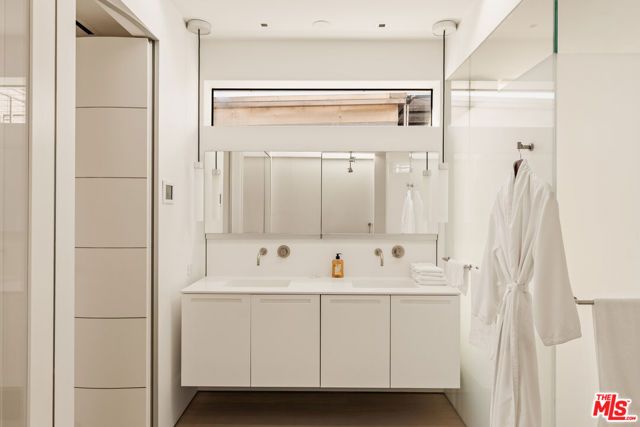 1267 Palisades Beach Road, Santa Monica, CA 90401