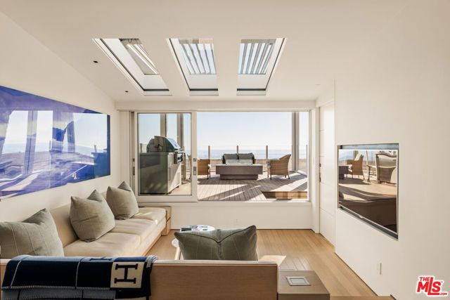 1267 Palisades Beach Road, Santa Monica, CA 90401