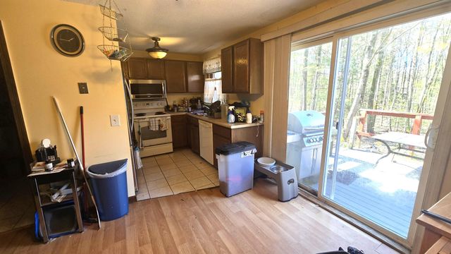 39 Fieldstone Circle, Weare, NH 03281