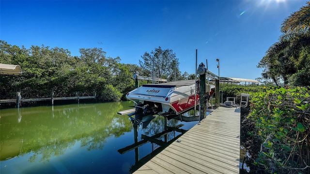 7118 HAWKS HARBOR CIRCLE, Bradenton, FL 34207