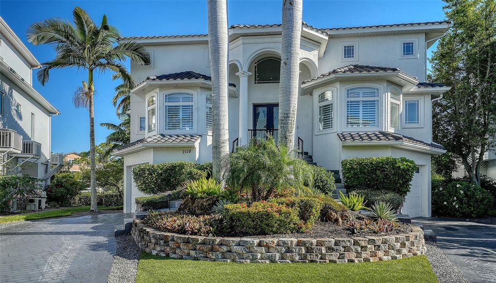 Image 2 of property listing at 7118 HAWKS HARBOR CIRCLE, Bradenton, FL 34207