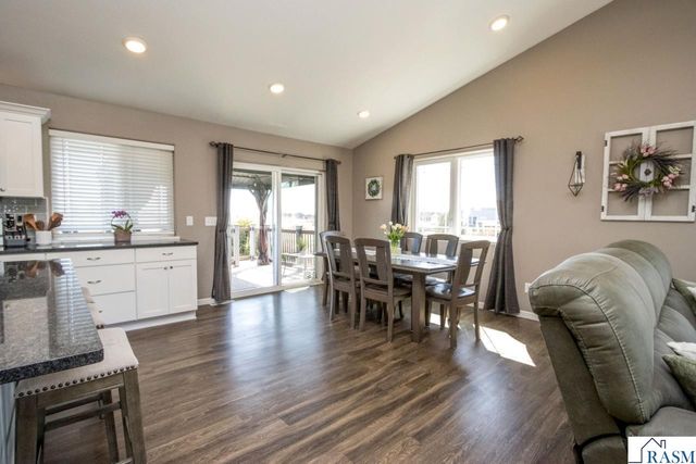 2206 Rolling Green Lane, North Mankato, MN 56003