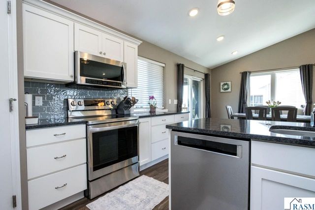 2206 Rolling Green Lane, North Mankato, MN 56003