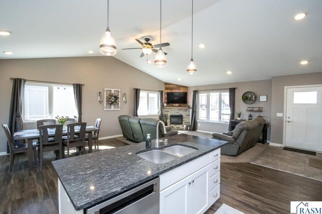 2206 Rolling Green Lane, North Mankato, MN 56003