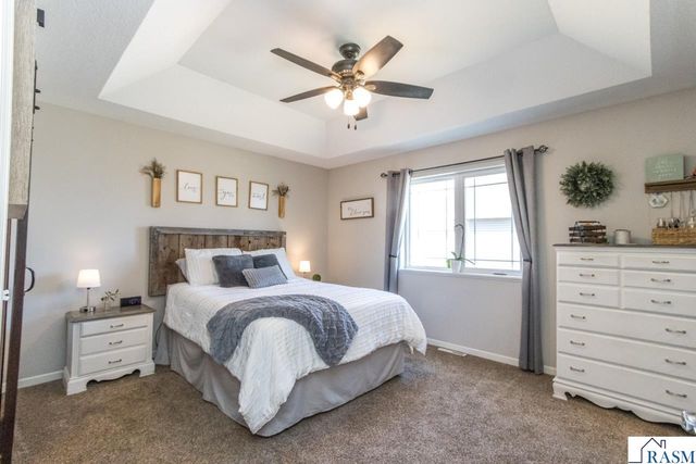 2206 Rolling Green Lane, North Mankato, MN 56003