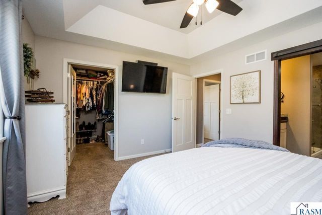 2206 Rolling Green Lane, North Mankato, MN 56003