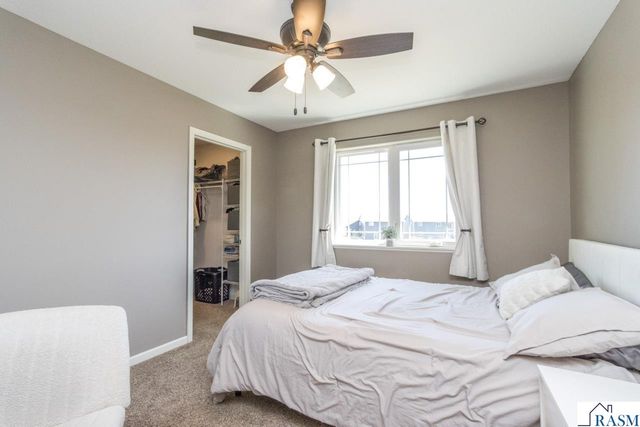 2206 Rolling Green Lane, North Mankato, MN 56003