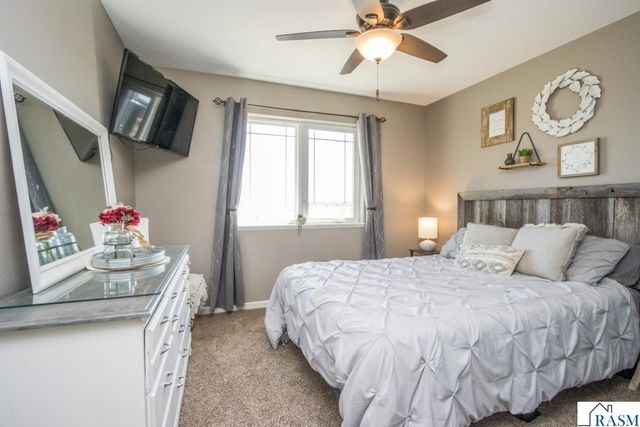 2206 Rolling Green Lane, North Mankato, MN 56003