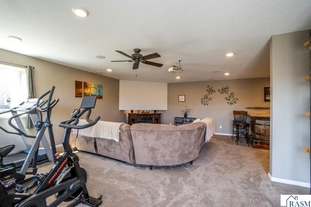 2206 Rolling Green Lane, North Mankato, MN 56003