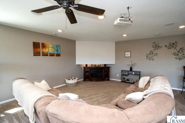 2206 Rolling Green Lane, North Mankato, MN 56003