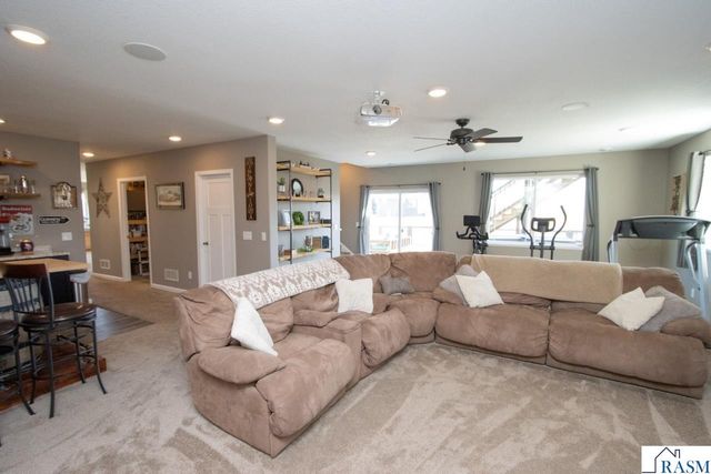 2206 Rolling Green Lane, North Mankato, MN 56003