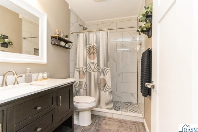 2206 Rolling Green Lane, North Mankato, MN 56003