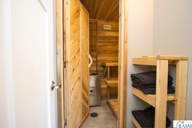 2206 Rolling Green Lane, North Mankato, MN 56003