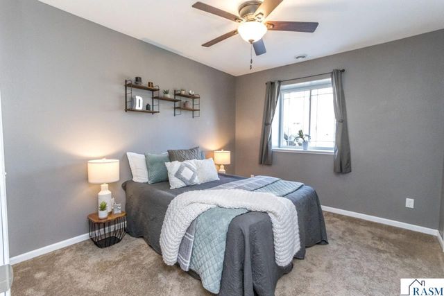 2206 Rolling Green Lane, North Mankato, MN 56003