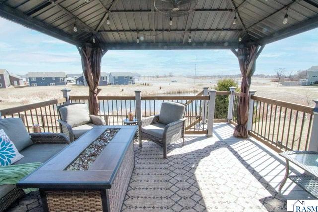 2206 Rolling Green Lane, North Mankato, MN 56003