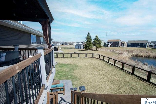 2206 Rolling Green Lane, North Mankato, MN 56003