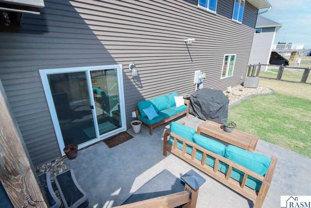 2206 Rolling Green Lane, North Mankato, MN 56003