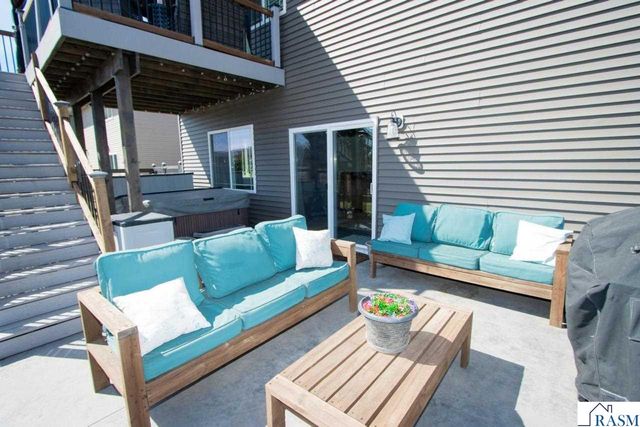 2206 Rolling Green Lane, North Mankato, MN 56003